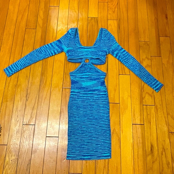 Cut-out Knit Dress - Picture 2 of 4